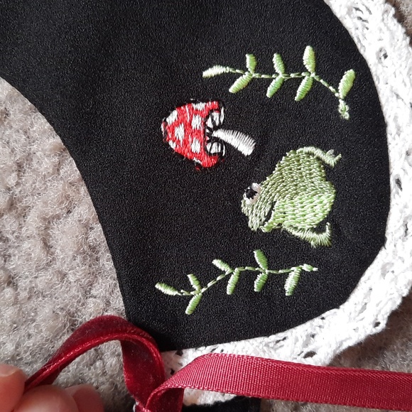 Embroidered Peter Pan detachable collar - Picture 5 of 5